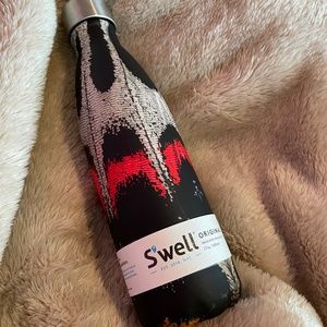 Swell Waterbottle butterfly design